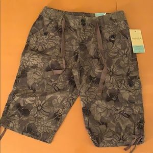 Green floral Modern fit capri pants